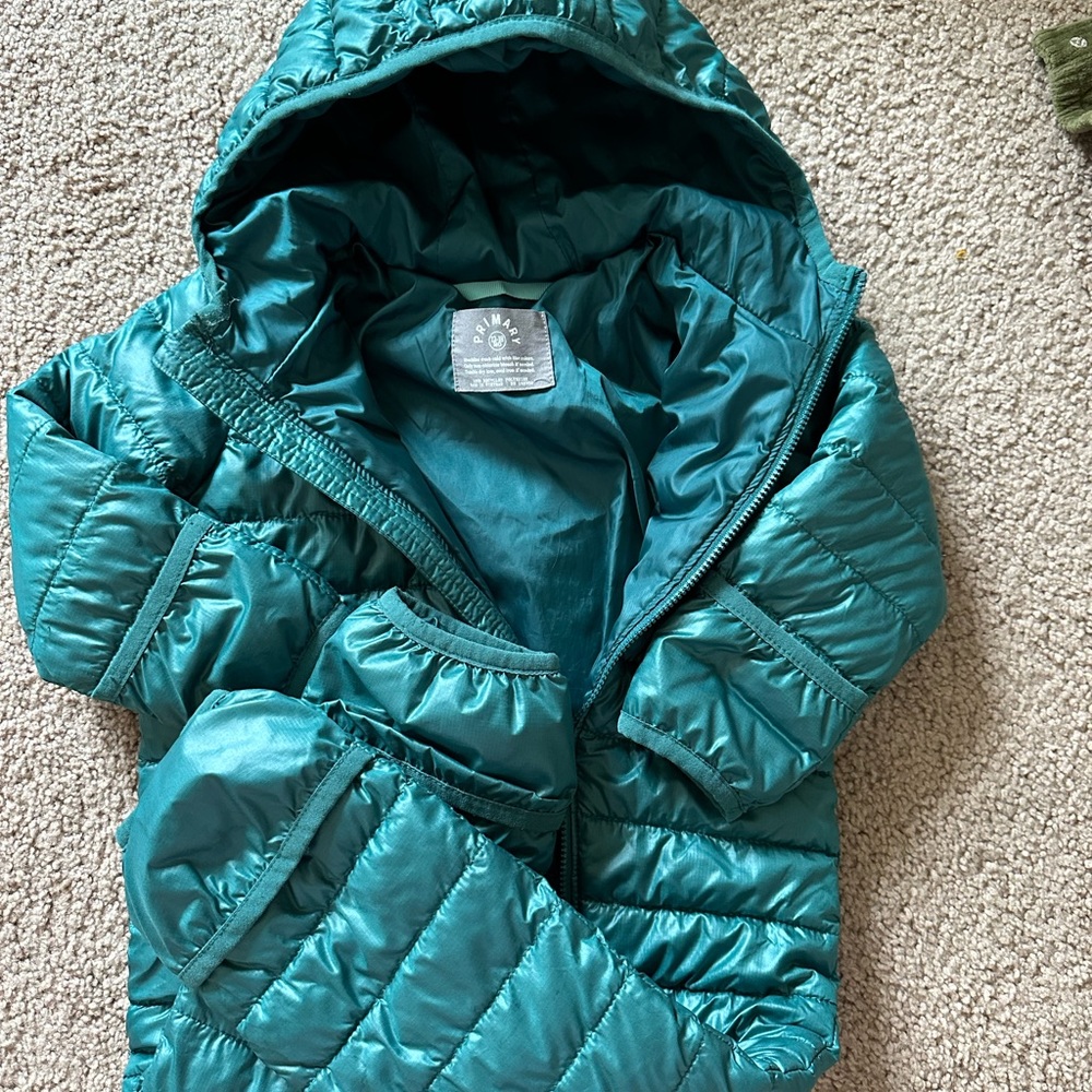 Like new Primary Puffer Snowsuit size 12-18m